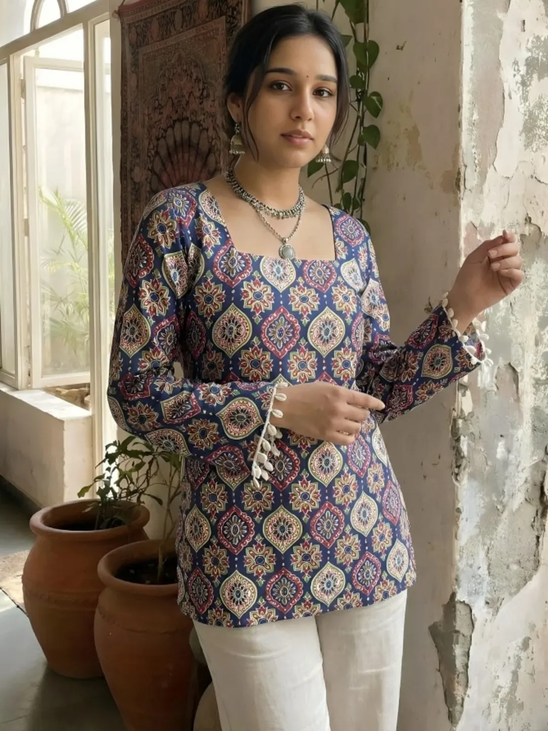 Women Blue Printed Straight Kurti Top with Square Neck With Back Dori